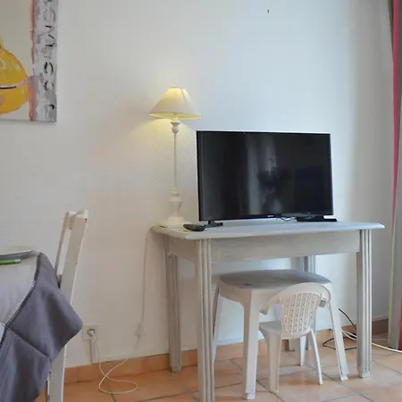 Apartment 2 Pieces Sur Mer, Centre-ville, Climatise - Fr-1-225c-161 *